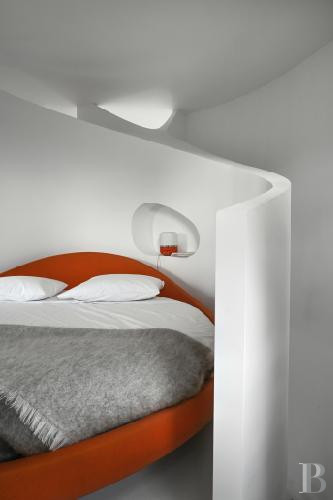 An architect-designed villa built in the 1970s near Arles, in Bouches-du-Rhône - photo  n°18